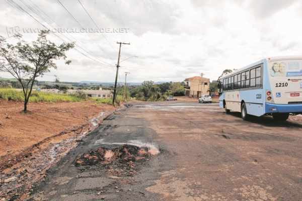Moradores da região do Jardim Progresso se queixam da situação no final da Rua 6, quando a via se torna Estrada Velha de Brotas