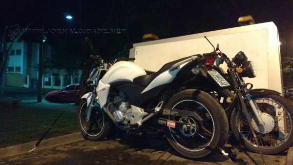 Em vistoria a casa do adolescente, a PM localizou uma moto roubada