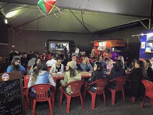 Diversos food trucks poderão ser aproveitados pelo público durante os shows no Food Park Rio Claro