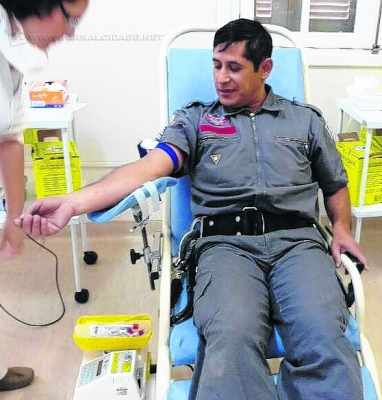Bombeiros de Rio Claro participam de campanha para estimular a população a sempre doar sangue