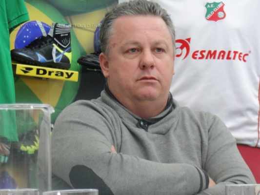 IN LOCO: Álvaro Gaia observa os jogadores que disputam a Copa Paulista no intuito de avaliar as possíveis contratações