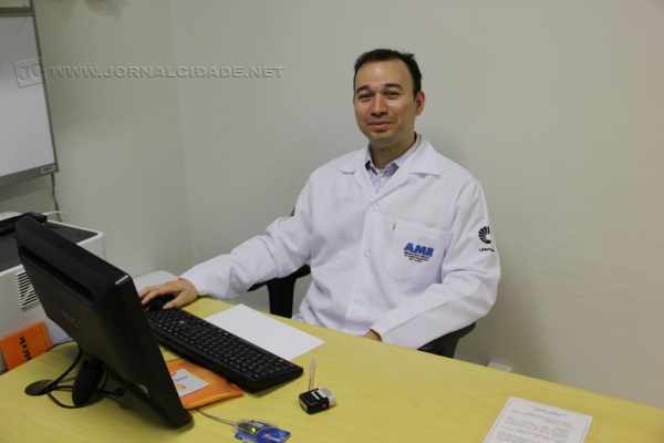 O Dr. Daniel F. R. Duarte, responsável pelo tratamento de escleroterapia no AME Rio Claro