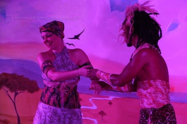 A peça “Simba, O Rei Leão” encantará as crianças no Shopping Rio Claro, contando a história de Simba, um pequeno leãozinho filho de Mufasa e da rainha Sarabi