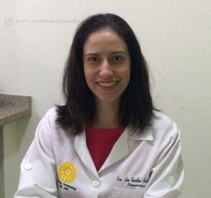 A farmacêutica Ana Carolina G. F. Otero 