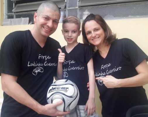 Lukinha juntamente com seus pais Marcelo e Kilza de Almeida