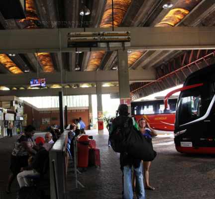 No Terminal Rodoviário de Rio Claro há várias empresas que fazem transporte intermunicipal e interestadual diariamente