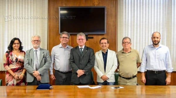 Sergio Roberto Nobre (centro), que tomará posse como vice-reitor, em recente homenagem recebida pelo ex-prefeito municipal Du Altimari.