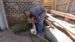 Um dos moradores da Avenida 50, no Jardim Paineiras, vem sofrendo com infiltrações em sua casa desde outubro passado