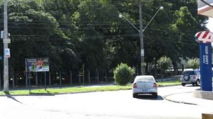 A Avenida Visconde do Rio Claro tem início na Avenida 32, ao lado do Lago Azul