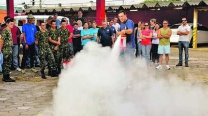 De acordo com a Defesa Civil, a população exerce importante papel para evitar que a qualidade do ar seja comprometida, evitando as queimadas na cidade