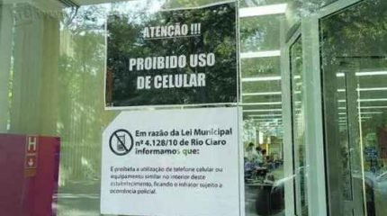 Cartaz informando sobre a lei que proíbe o uso de celular dentro das agências bancárias e similares deve ser afixado em local visível, segundo o Procon