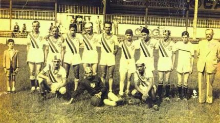 No acervo com 700 fotos expostas, a primeira é datada de 1906, o Anhangás Football Club