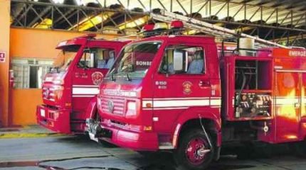 Com tempo seco, as queimadas em campo aberto se alastram mais facilmente, por isso exigem a atuação imediata dos Bombeiros para conter os incêndios