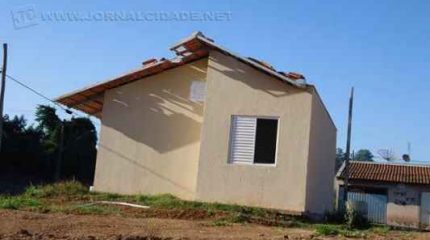 Casas depredadas no Jardim Boa Vista. Prefeitura diz que a construtora responsável pela construção arcará com os custos