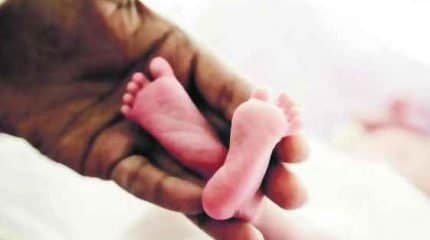 A taxa de mortalidade infantil – número de óbitos de crianças de até um ano de idade por mil nascidas vivas – é um dos indicadores utilizados para aferir as condições de saúde da população