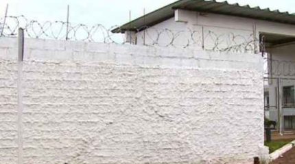 A fuga aconteceu na manhã de domingo, dia 1°. A polícia ainda não conseguiu encontrar os indivíduos. (Foto: Reginaldo dos Santos/EPTV)