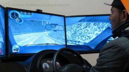 A medida obrigava o condutor, antes de ir para as aulas práticas nas ruas, a utilizar o simulador de direção nas autoescolas