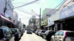 Vista da Rua 3, no centro de Rio Claro, cujas lojas devem ser fiscalizadas a partir de agora