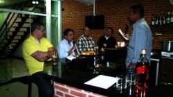 O Caldeirão da Redação recebeu Reginaldo Bortolin, Léo Raposo, Marcelo Ceron e o Dr. André Gobbato para o debate conduzido por Ivo Rosalem e, na gastronomia, Elcinho Fornazari