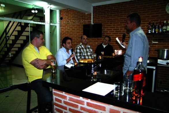 O Caldeirão da Redação recebeu Reginaldo Bortolin, Léo Raposo, Marcelo Ceron e o Dr. André Gobbato para o debate conduzido por Ivo Rosalem e, na gastronomia, Elcinho Fornazari