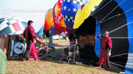 A expectativa é de que ao menos um voo seja realizado nesta sexta-feira (25) e no sábado pela manhã, último dia de provas