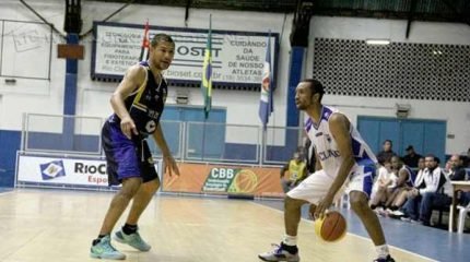 O jogo também marcou o duelo entre o sobrinho Eric Tatu com o tio Valtinho