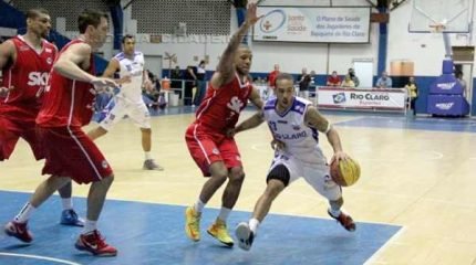 O RC Basquete sofreu com a qualidade e consistência técnica do líder Pinheiros, que se sobressaiu em todo o segundo tempo