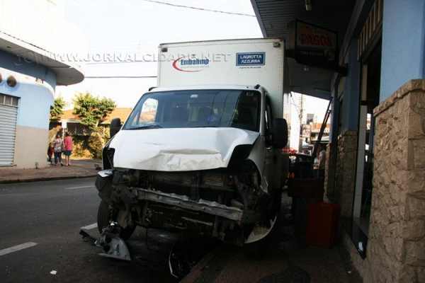 Veículo teria desrespeitado a sinalização