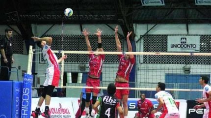 Apesar de realizar bons jogos, a equipe rio-clarense venceu apenas um na primeira fase