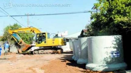 OBRAS: prefeitura municipal vem construindo aproximadamente 800 metros de redes de drenagem para atender o bairro Vila Cristina e Jardim Bandeirante