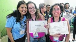 Na foto, Francis Montes Oca, da WAGGGS, Caroline Wenzel Florindo e Patrícia Marcondes, coordenadora técnica estadual