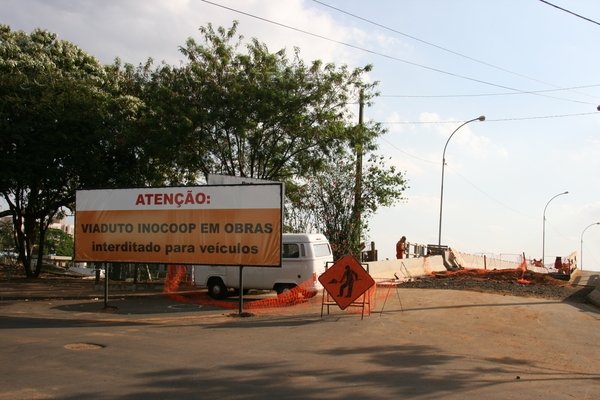 PONTILHÃO FECHADO: as obras eram para ser concluídas no dia 5, mas o prazo teve que ser estendido até o final do mês