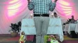 Multidão de fiéis participou da bênção conduzida pelo padre Jocelir (foto Debora Caetano)