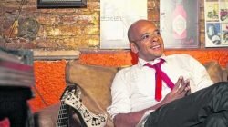 Cantor e compositor mineiro, Vander Lee apresenta canções consagradas de sua carreira