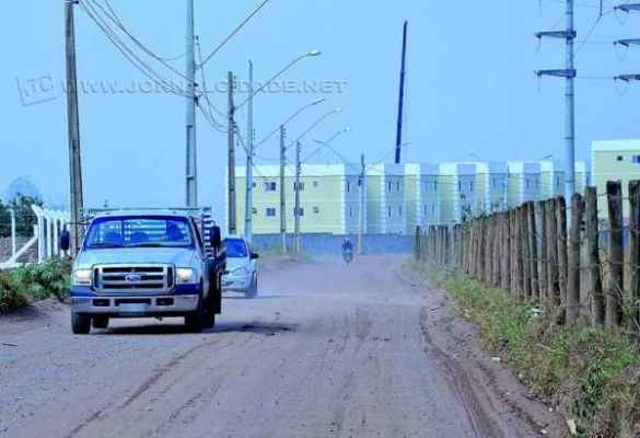 Trecho da Avenida dos Costas que receberá pavimentação, entre os bairros Terra Nova e Jardim Esmeralda