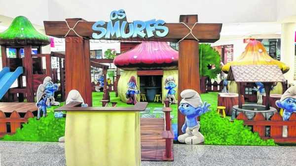As crianças vão brincar, pintar e construir engenhocas acompanhadas pelos Smurfs