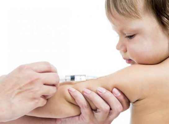Crianças com um ano de idade e menos de dois já podem receber a vacina contra a hepatite A (Imagem: reprodução)