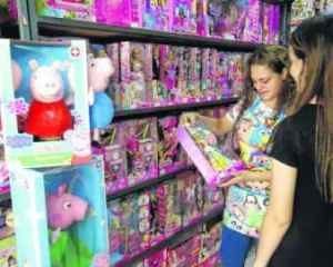 Comércio oferece várias opções de presente na data, com muitas novidades pra garotada