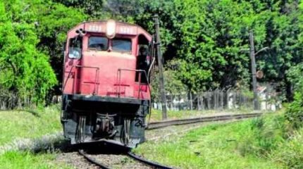 DE VOLTA PARA A ESTAÇÃO: composição leva cerca de um quilômetro de trilhos para a antiga Estação Ferroviária de RC