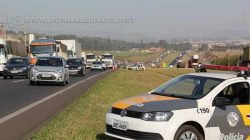 Viaturas da polícia estacionadas às margens da Rodovia Washington Luís. Motoristas devem ficar atentos para mudanças realizadas na legislação de trânsito