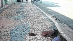 Calçadas com deformidades dificultam a passagem de pedestres