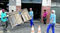 Depois da localização de corpo parcialmente carbonizado, imóvel foi desocupado e lacrado