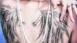 Isabela Braghin tem em suas costas uma tatuagem de asas