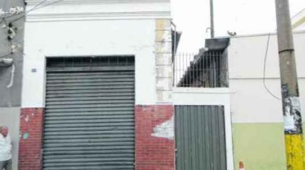 Imóvel fica localizado na Rua 1, em frente à Estação Ferroviária