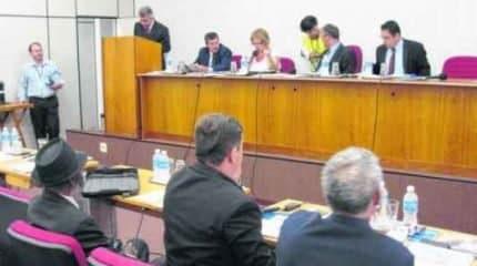 Vereadores participam de sessão ordinária no auditório da Acirc. Câmara Municipal tem atualmente 12 parlamentares