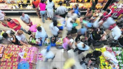 O prejuízo pode ser triplicado se for levado em consideração que o final de semana será seguido de um feriado na segunda-feira, 1º de maio, quando se comemora o Dia do Trabalho