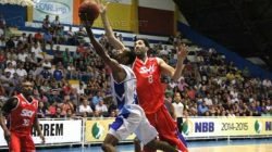 RC tirou a diferença de 16 pontos, passou sete à frente, mas sentiu o desgaste no final