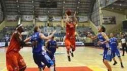 RC Basquete começou melhor, segue na frente até o quarto período, mas equipe sorocabana passa à frente nos dois últimos minutos (Foto: Aldo Silva/Cruzeiro do Sul)