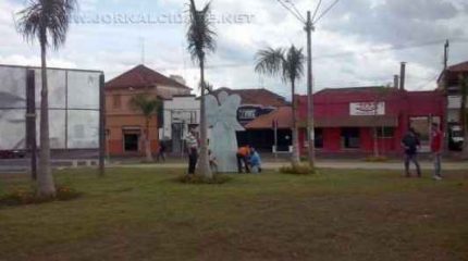 Anjos estilizados também enfeitaram o natal do ano passado