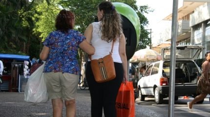 COMPRAS DE FINAL DE ANO: tenha cuidado com as bolsas e crianças. Marginais intensificam seus ataques nesta época
